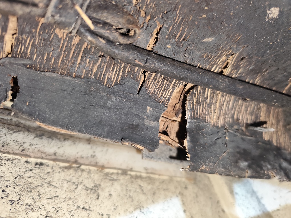 Plancher marqué par une infiltration
